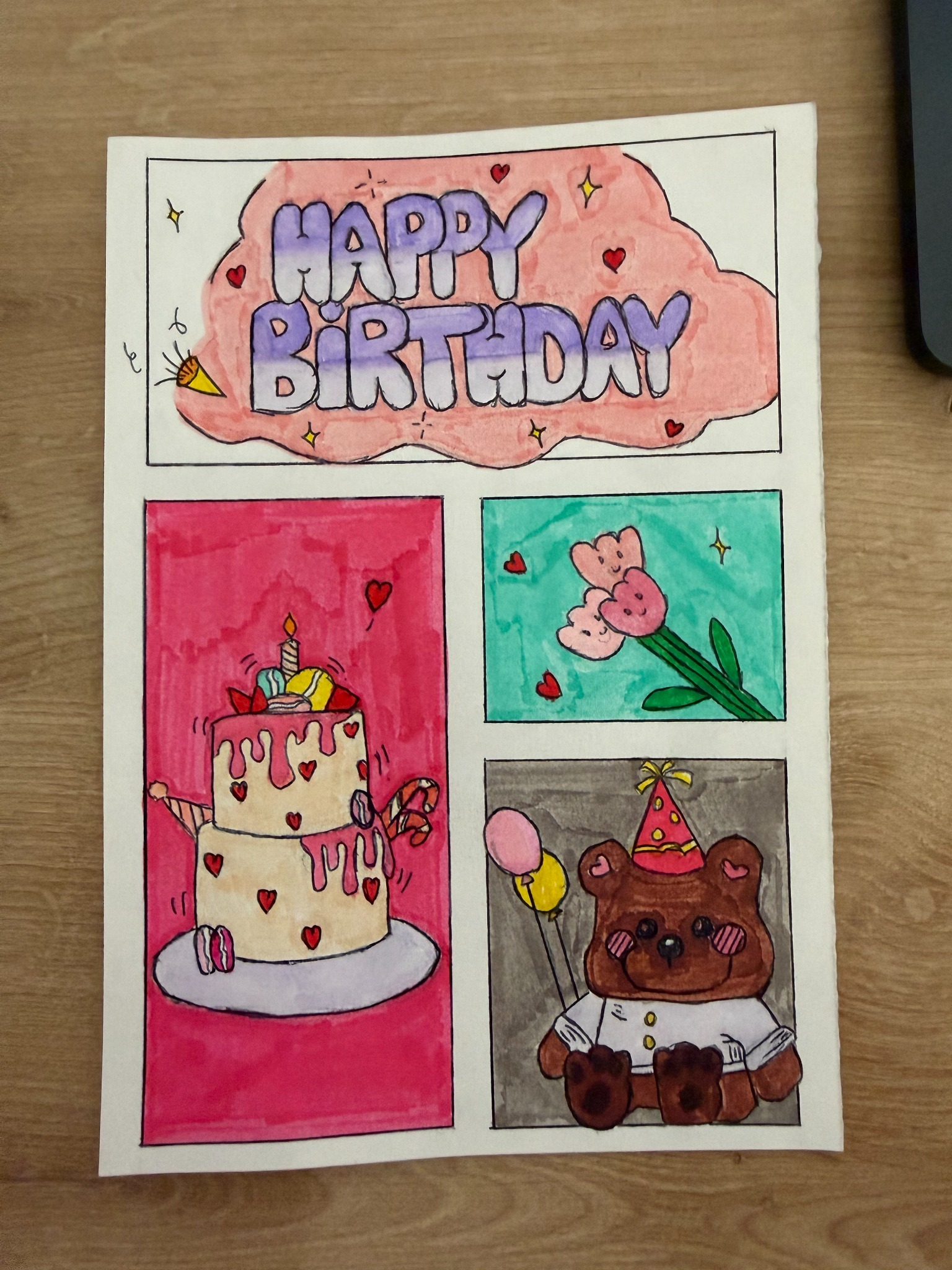 Carte Happy Birthday avec gâteau, fleurs et ourson